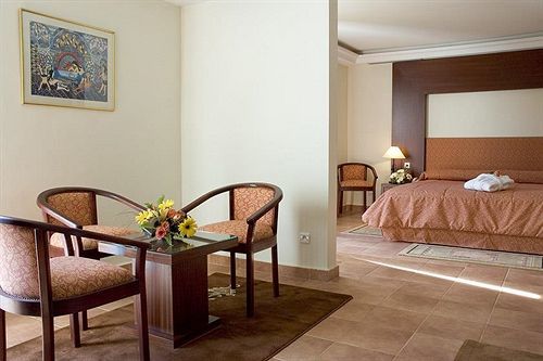 Golden Tulip Farah Khouribga Hotel Exterior photo
